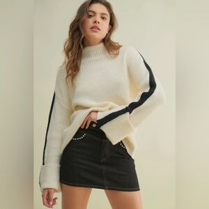 🆕🤍LUCI BLACK + WHITE SWEATER